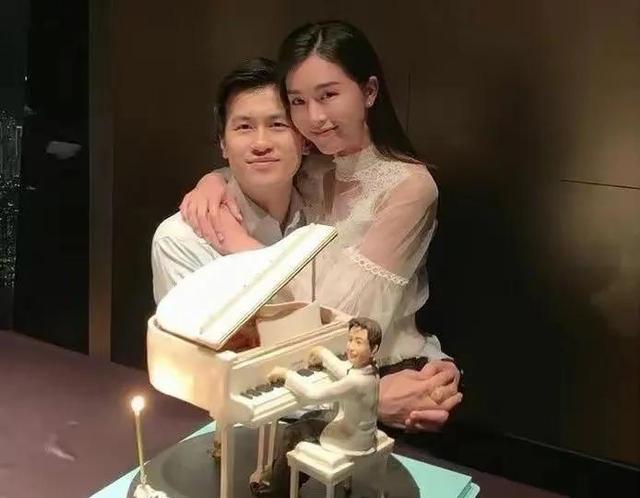 曝吴启楠为老婆骄傲，请全体员工看《消失的她》，文咏珊却不知情