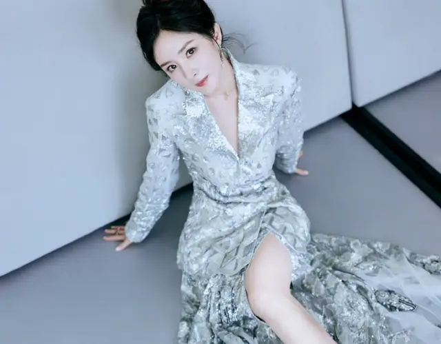 杨幂，大长腿吸睛，穿搭时尚，美丽动人