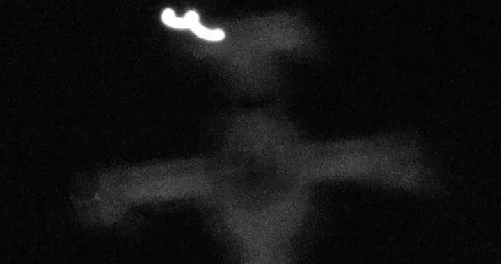 加拉加斯炮火连天，美军直升机低空掠过，防空系统形同虚设