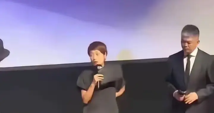 马伊琍这裤子穿反了吗？看着不舒服。