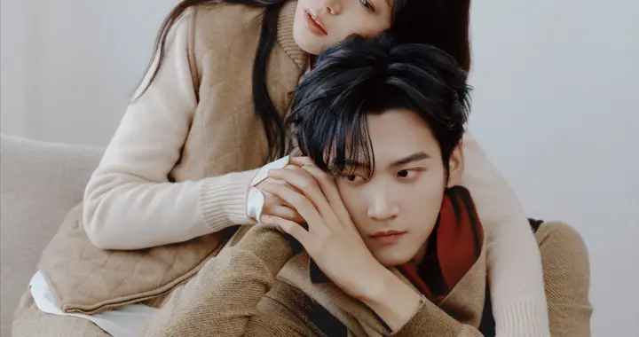 陈妍希周柯宇杂志大片，拍得好像情侣爱照，男方眼神呆滞也没光了