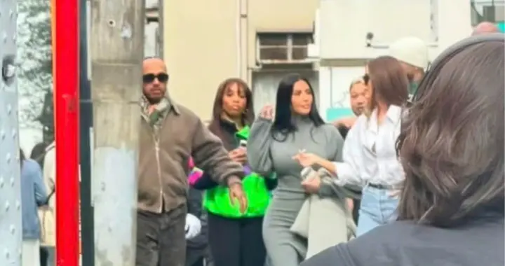 汉密尔顿与卡戴珊在东京亲密逛街