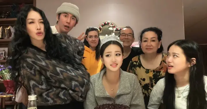 考拉16岁生日太幸福！钟丽缇张伦硕携全家出镜，热闹又温馨