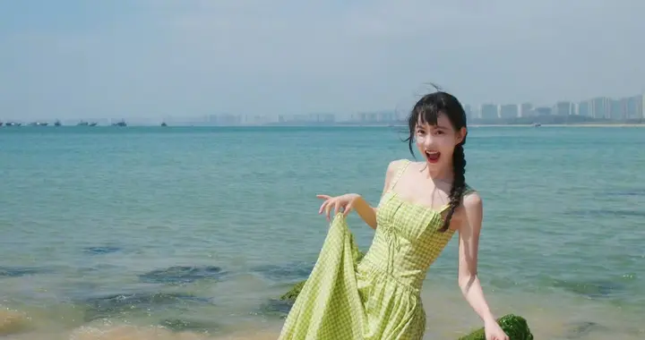 刘萌萌的海边美拍真的太绝了