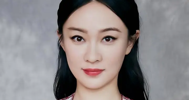 内娱“冻龄女神”！霍思燕穿绣花条纹衬衫，45岁状态比少女还灵