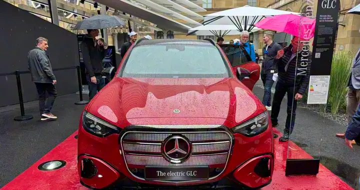 奔驰Vision Iconic概念车预告图发布，或预览全新S级设计风格