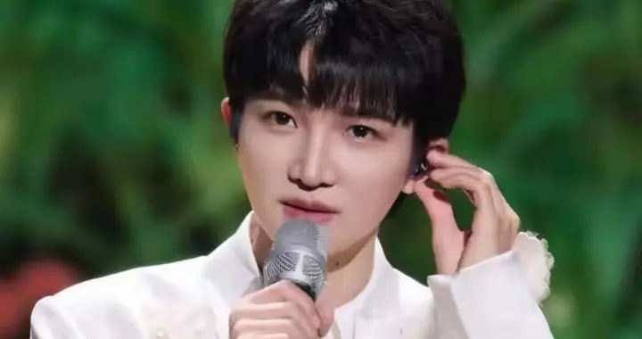 北京这夜，孙俪的行为戳穿了周深在乐坛的地位，那英没一句话白说