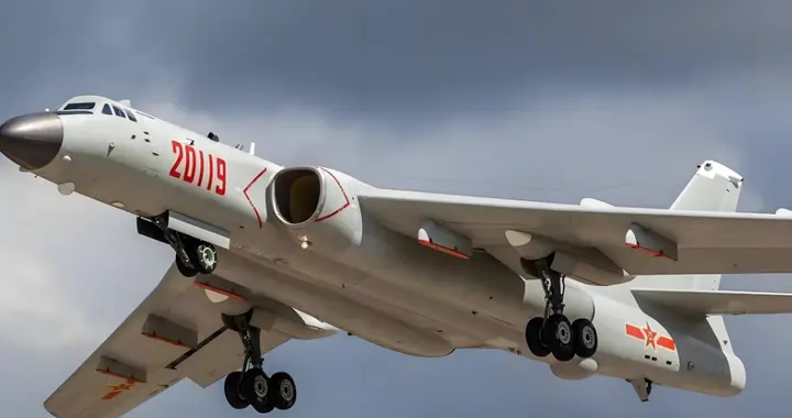 日本报复升级，40年来最大军事动作！中俄军机联动，日本防相破防