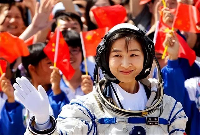 中国首位女航天员刘洋：孕期攻读清华博士，临飞前交代丈夫两件事