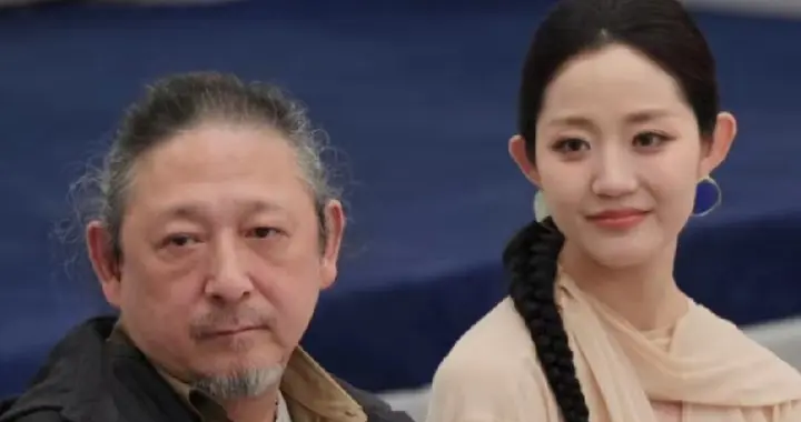 57岁三宝送娇妻上浪姐，直接失去表情管理，全程目光呆滞表情漠然