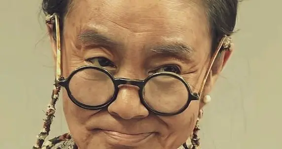 65岁刘雪华形象惊艳众人！老年斑嘴唇无肉，殷桃惊呆：直呼认不出