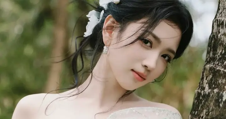 代露娃时尚穿搭，青纱轻裹，曼妙轻盈