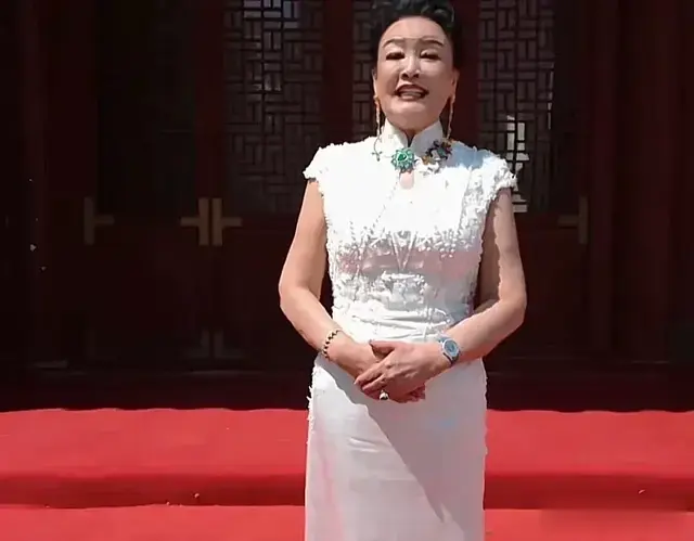 最新！张兰婚礼致辞：65岁女强人的三谢三愿，道尽半生沧桑与智慧