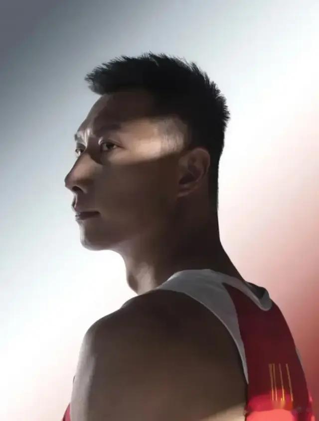 易建联绯闻：被曝曾花百万追19岁刘亦菲遭拒，偏爱模特太多情!