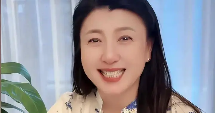 知情人曝闫学晶和前夫离婚内幕：出名后看上了大款，彻底飘了！