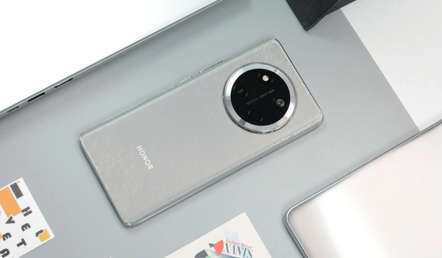 荣耀更激进了，6600mAh+十面抗摔+一亿像素，如今跌至1389元起