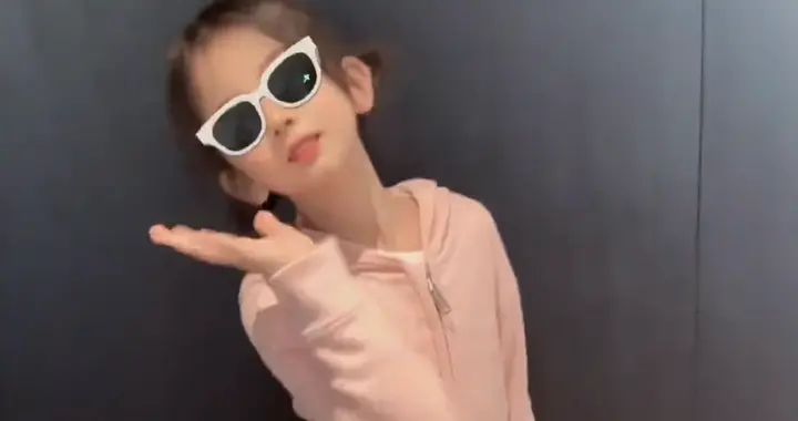 方媛晒大女儿跳女团舞，8岁郭咏希继承郭富城舞蹈天赋，有模有样