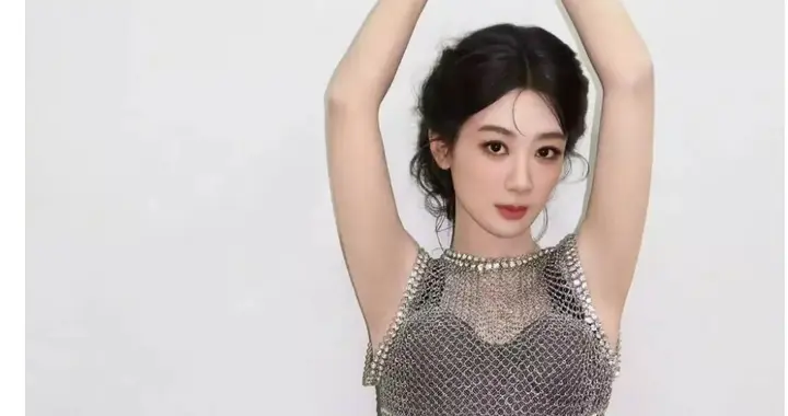 杨紫公主风盘发造型出圈 优雅甜妹氛围感拉满