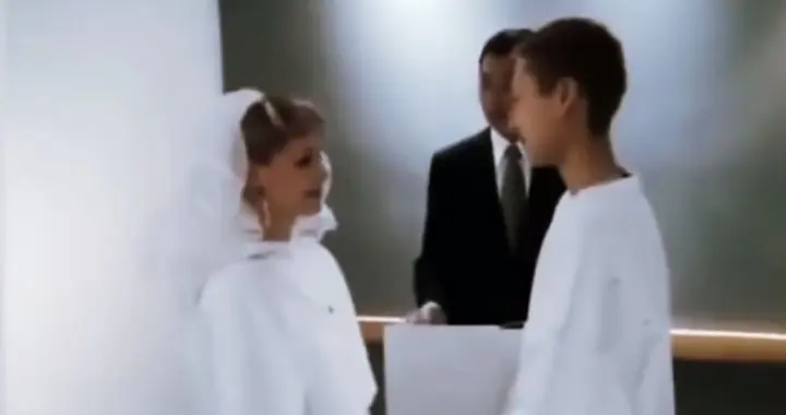 成龙女儿吴卓林结婚现场曝光，紧握爱人的手，洋溢着甜蜜笑容！