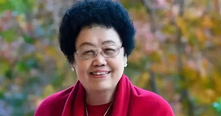 朱军没再上台，弦子远走英国，七年过去案子早结了。