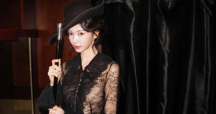 易梦玲 近期活动look ???