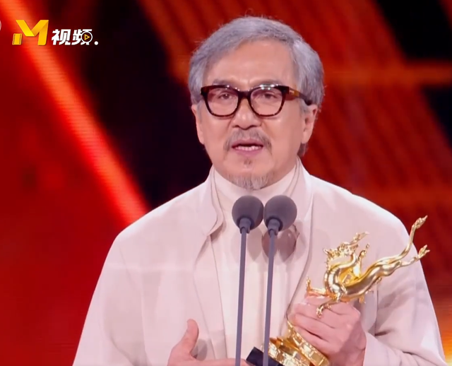 湖北这一晚，江湖地位，咖位大小，在70岁成龙身上体现的淋漓尽致