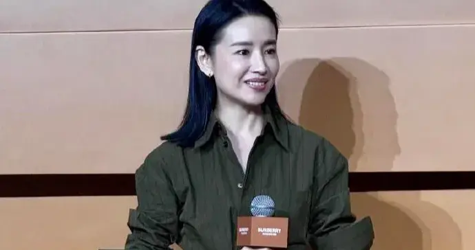 董洁穿上这衣服，全网一下卖空了…… ???