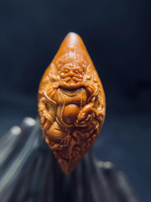 新手买橄榄核买什么题材好？