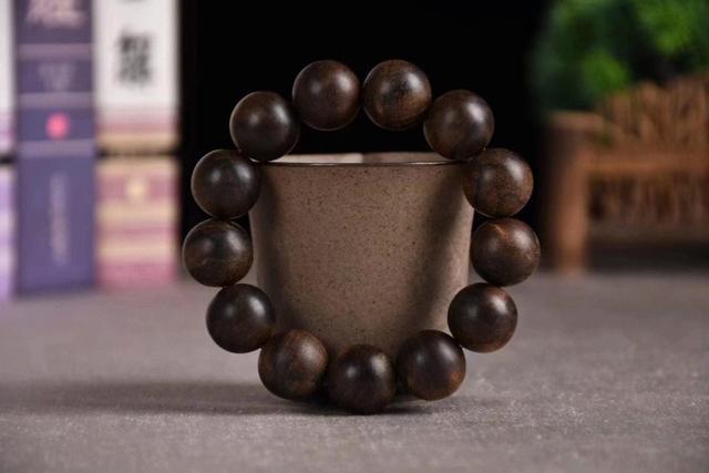 沉香手串|鉴别沉香手串分6步，想入手假沉香手串都难！