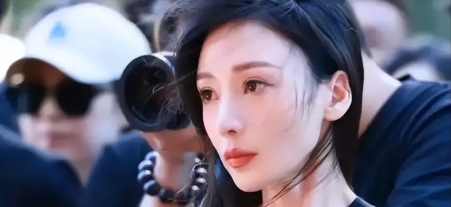 43岁的柳岩怎么了？她的状态太不“正常”了，谁看了谁害怕