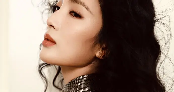 王紫璇今日份营业写真，高贵气质优雅冷艳