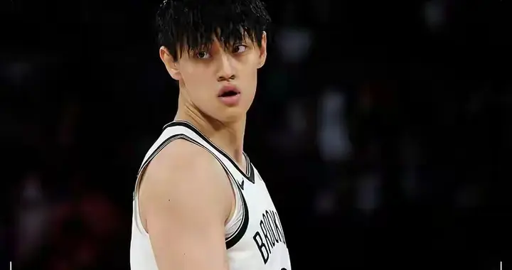 中国球员曾凡博被篮网裁掉，两场中国赛只打10分钟零出手！