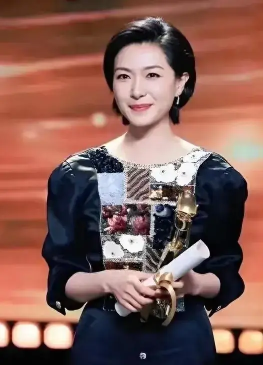 七次拒潜规则被封杀，20年逆袭成影后：万茜的干净太“狠”了