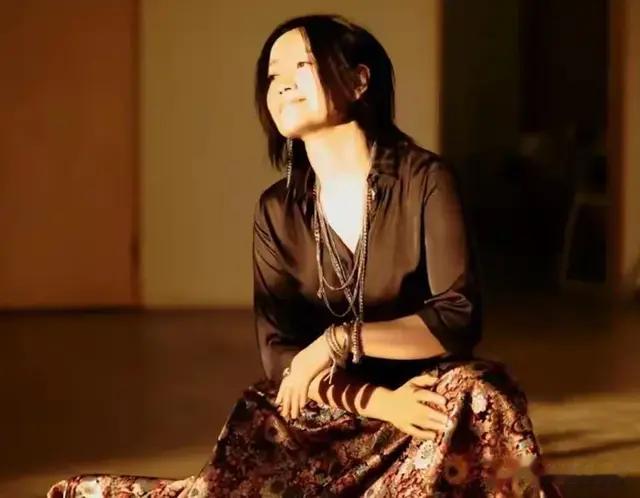 看了刀郎现状，终于知道为什么，斯琴格日乐不再被观众原谅！