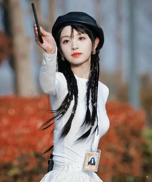 穿衣搭配 看完田曦薇的穿搭，才明白：原来甜妹和酷Girl可以这么完美的结合