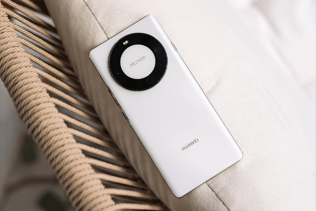 适合普通人的华为手机！1.8米耐摔+6100mAh+卫星信息，跌至1609元