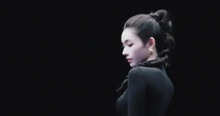 林允 黑色紧身裙 气质越来越好