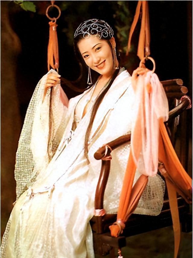 最美“潘金莲”杨思敏，19岁走红33岁却沦落卖拉面 ，现在如何了？