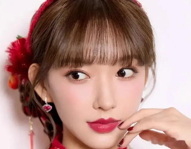 衣着单薄的程潇为何春晚会引发广泛关注，主要几点原因？