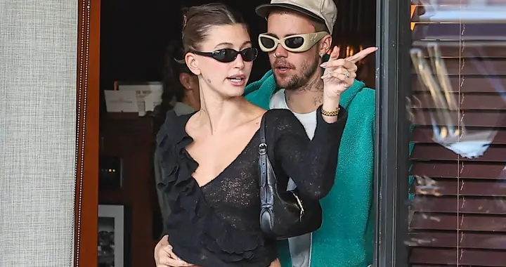 比伯海莉出街被拍，比伯全程超黏海莉，他还穿露屁装让人看不懂