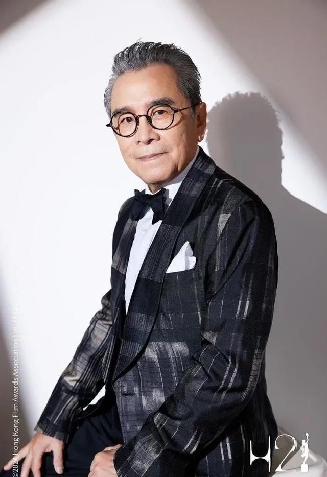 香港第一位影帝：年少风流红透半边天，27岁娶了初恋爱妻如命50年