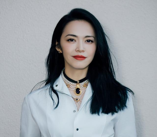 有一种“恶斗”叫姚晨和唐一菲，十二年过去，输赢已见分晓