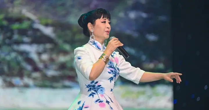 她一张嘴全场肃静！为何连周深都称她“教科书”？殷秀梅地位多高