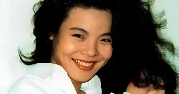 春晚爆红后,她洗完澡从23楼一跃而下,临终时最后喊了声\妈妈\