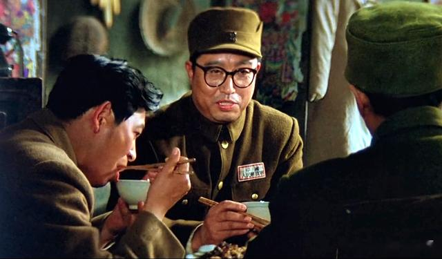 经典电影《大决战》，历史考究到底有多细？看影片吃戏场面就明白