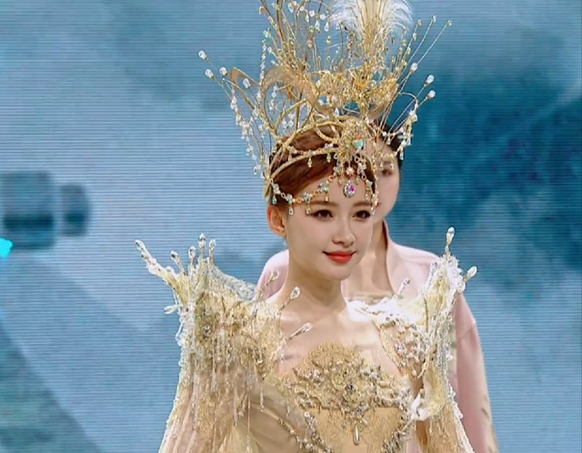 口红 金鹰奖开幕式！孙怡胜似“金鹰女神”，汪涵“欧巴刘海”太油腻