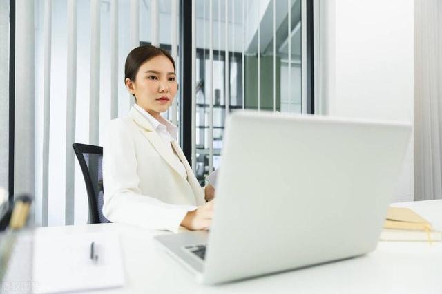 被同事说坏话和孤立，不必难过和离职，三招教你化解