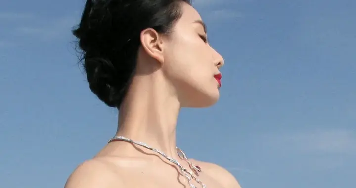 刘诗诗完美天鹅颈，真是娱乐圈的一大传奇体态教科书！