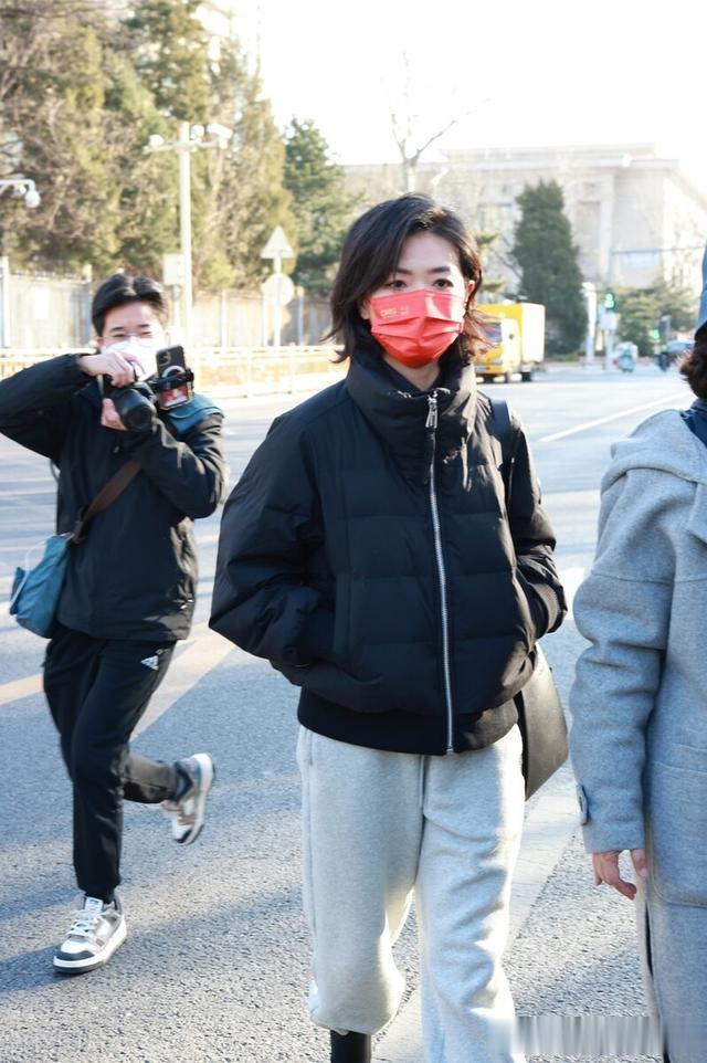 |万茜、玲花、周深、沙溢、何冰等众星现身2023央视春晚彩排（二）