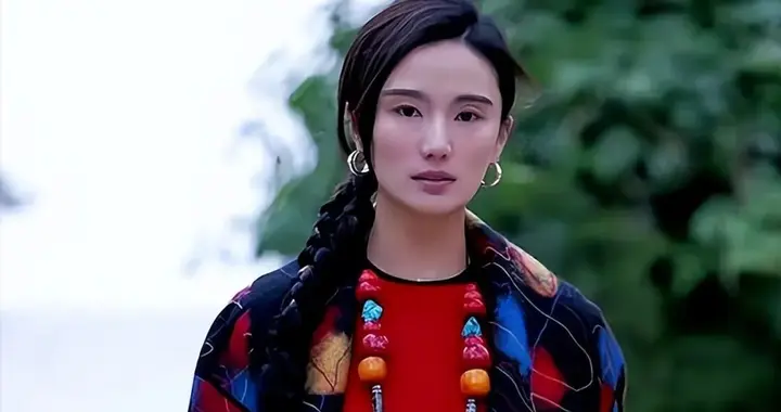 李亚鹏前妻海哈金喜直播落泪：离婚后焦虑内耗，但不后悔也不复婚